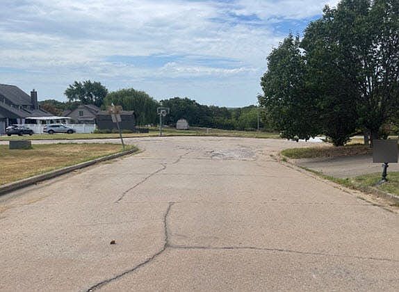 5th image of 8422 Hillwood Dr