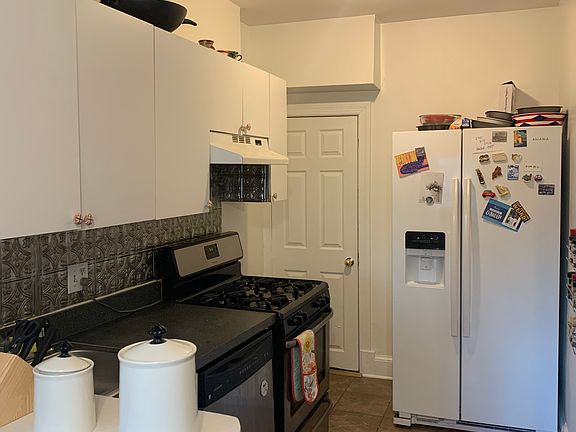 4th image of 1352 D St SE