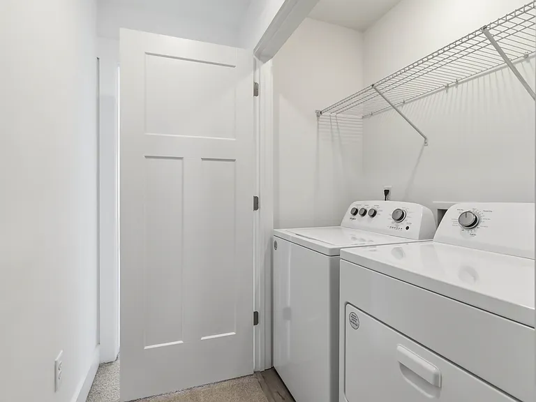 105 Cobden Ct — Photo 37