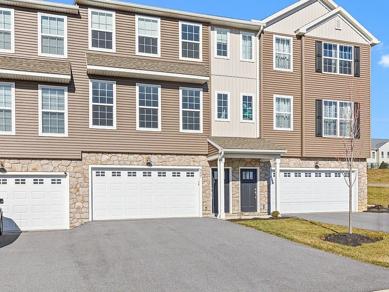 577 Brook Shire Ct — Photo 2