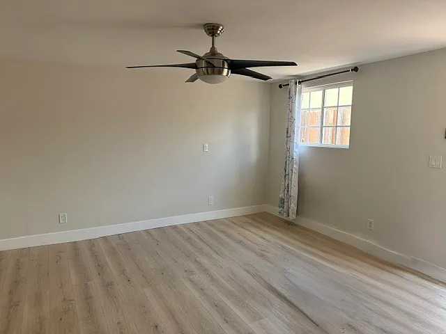 24036 Kittridge St — Photo 19
