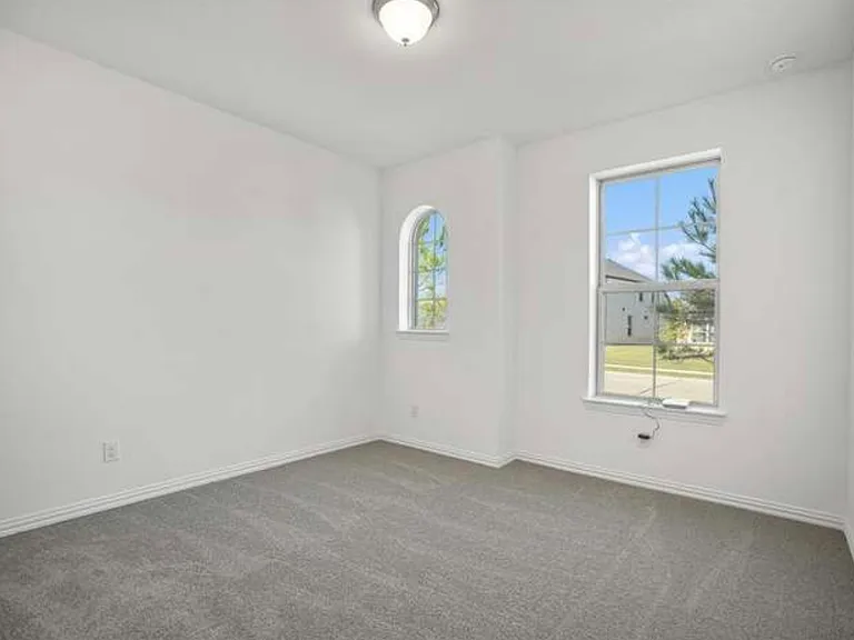 909 Bluebell St — Photo 16