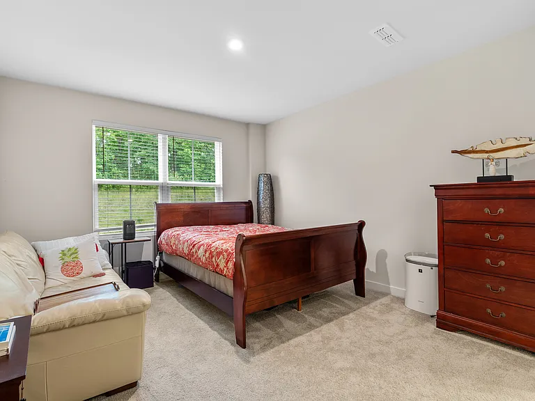 913 Leyburn Ln — Photo 30