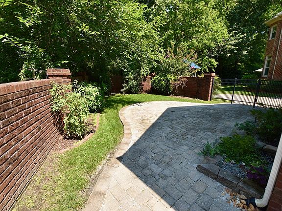 5th image of 1514 Bordeaux Pl