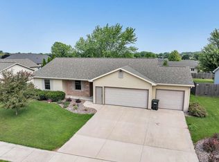 1002 Matthew Ln, Kaukauna, WI 54130