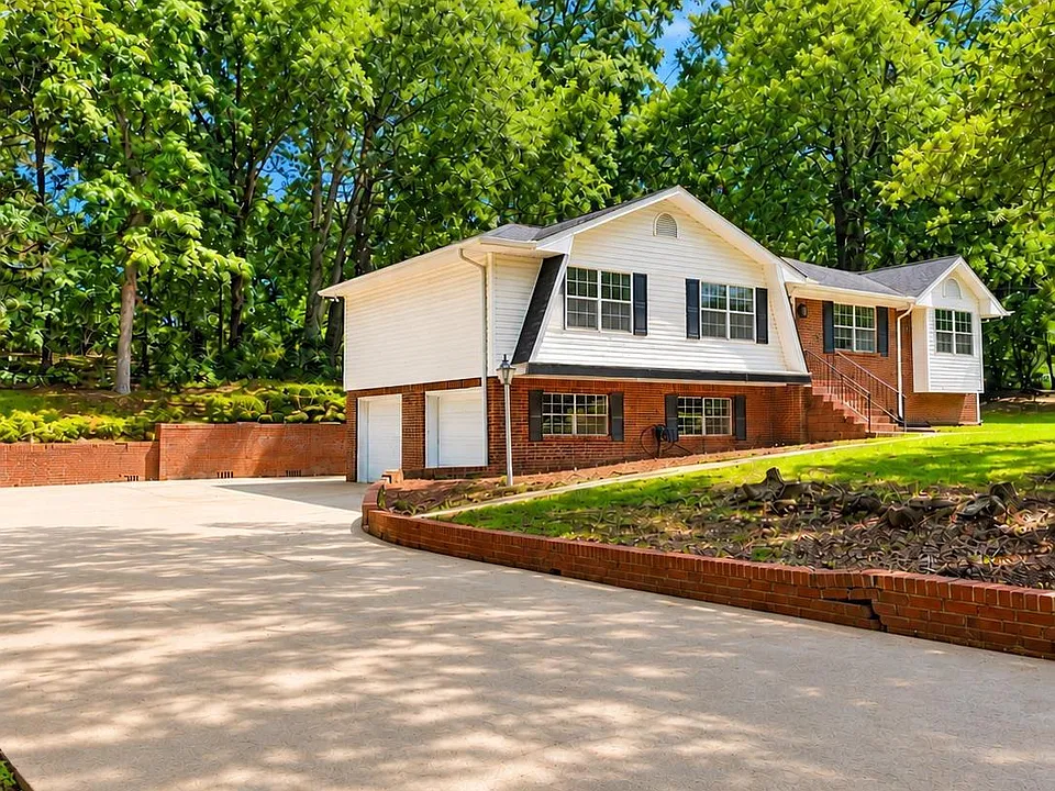 209 Oak Dr W