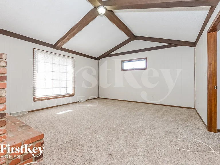 7600 E 70th Ter — Photo 5