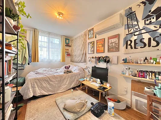 Bedroom, photo 1