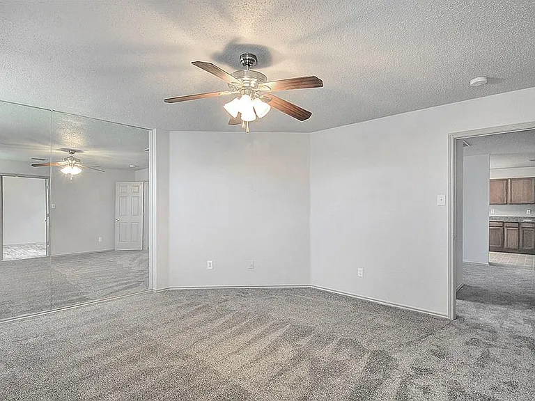 3327 Andalusian Dr — Photo 3