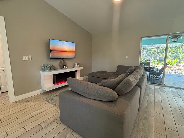 5748 Linden Ln — Photo 16