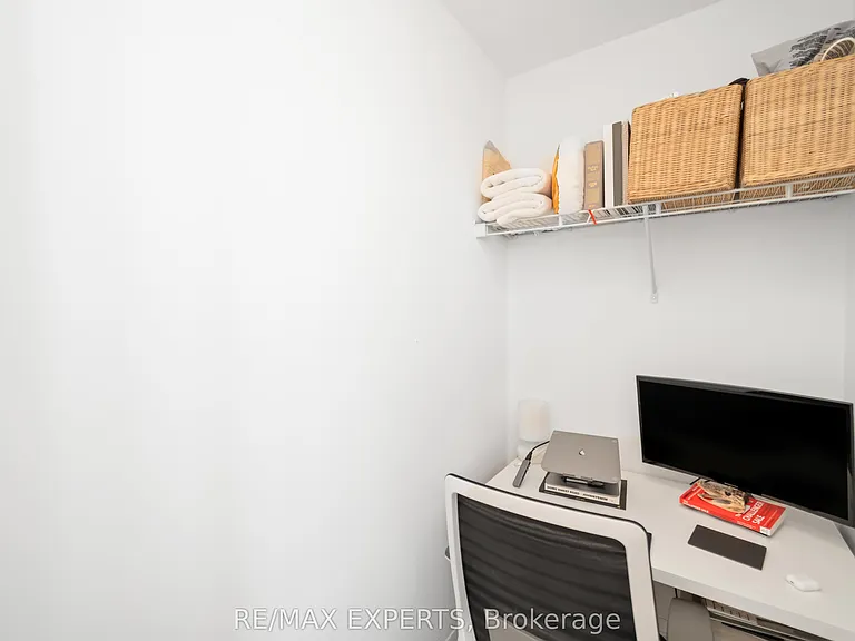 120 Parliament St #902 — Photo 4