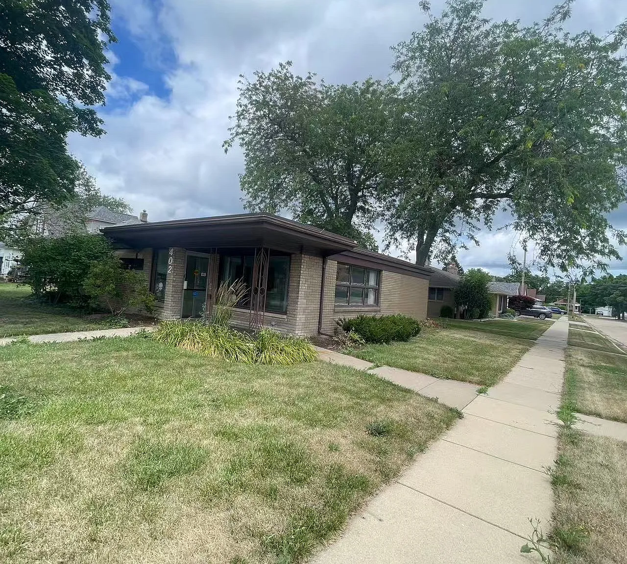 6 bed, 1600 sqft, $1,850 — Photo 1