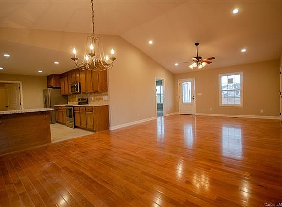 4th image of 144 Loneheart Ln