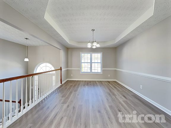4th image of 690 Oak Vista Ct