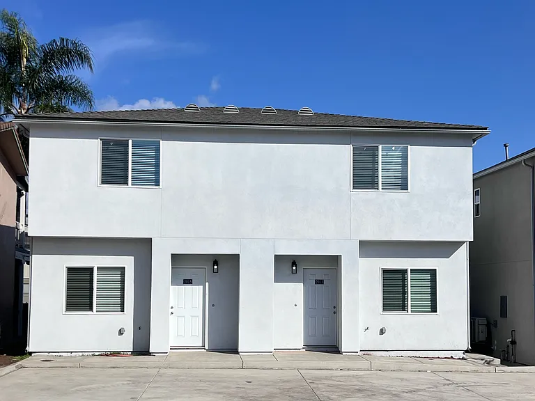3 buildings are duplexes and 1 building that is a single unit