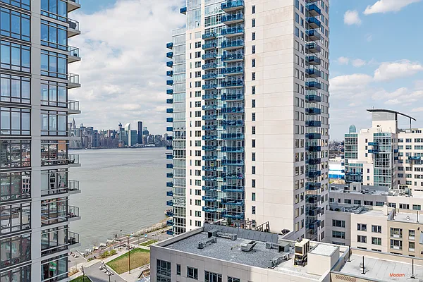 Sold by Modern Spaces | media 3