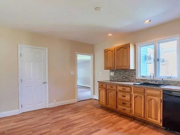 142 E Meadow Rd — Photo 12