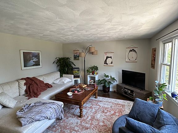 3rd image of 19 Warwick Rd #192