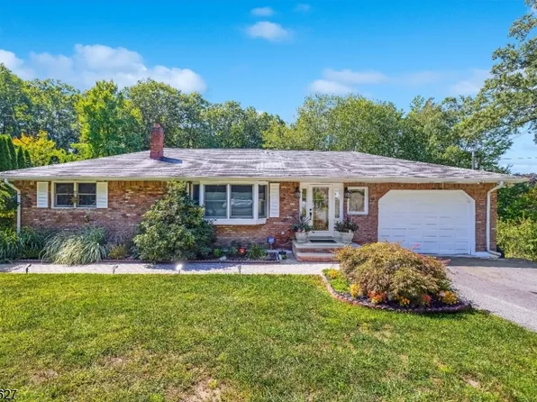 54 Hillside Dr, Bloomingdale Boro, NJ 07403