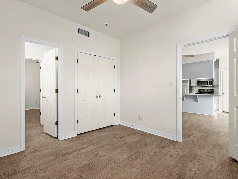 1100 W 25th St #101 — Photo 29