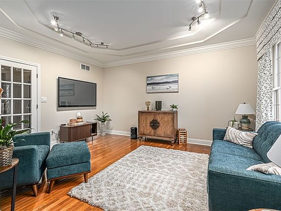 4th image of 30 Burke Rd