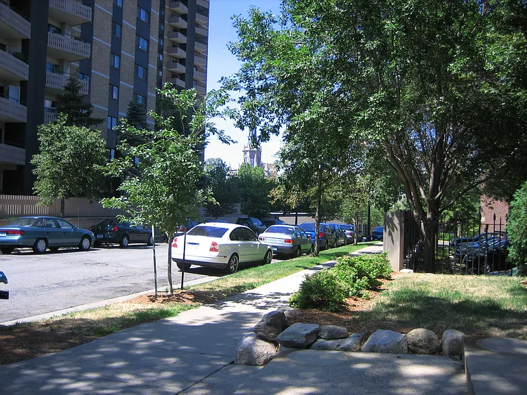 322 Clifton Ave — Photo 13