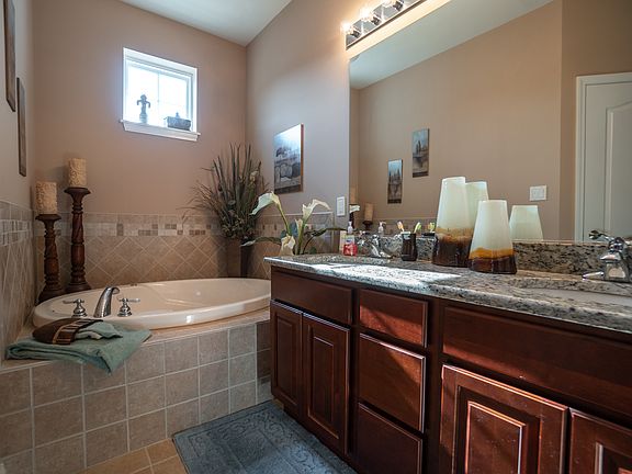 3rd image of 13238 Lake Shore Dr Unit 202