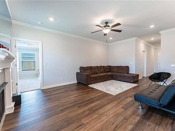 3rd image of 440 Peach Ave