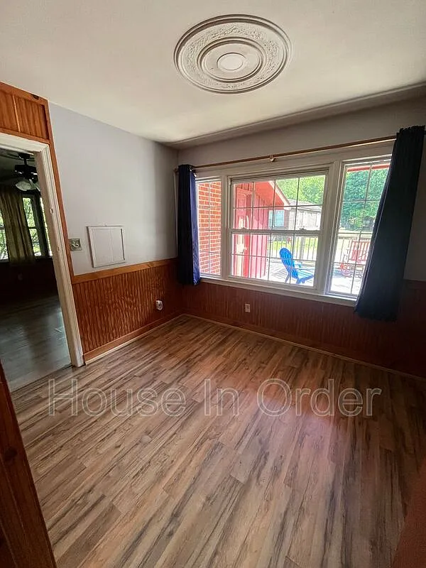 2 bed, 3.0 bath, 1300 sqft, $1,500 — Photo 4