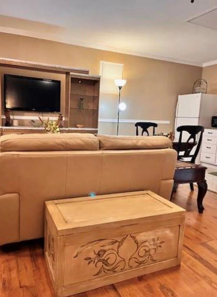 1 bed, 1.0 bath, 400 sqft, $1,000 — Photo 2
