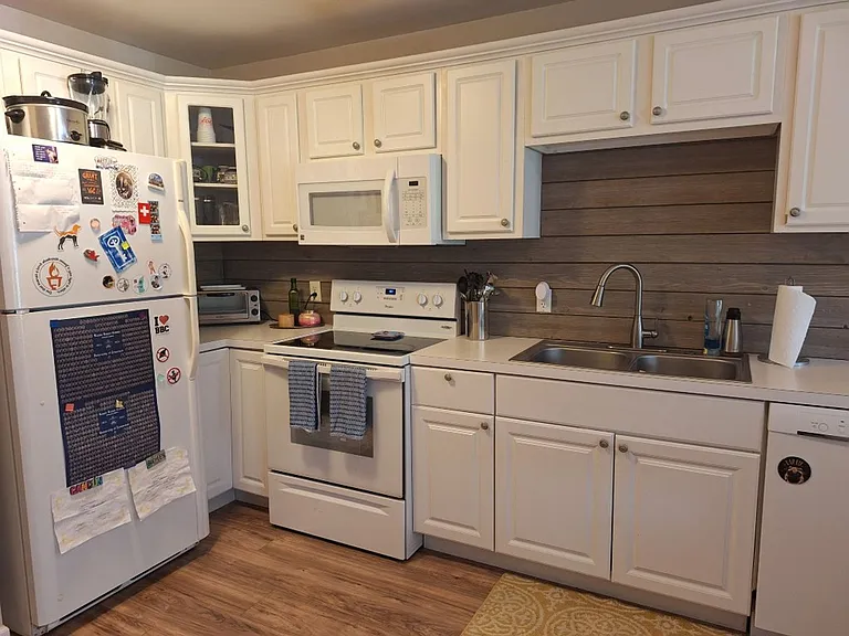 1636 Queen Anne Way — Photo 9