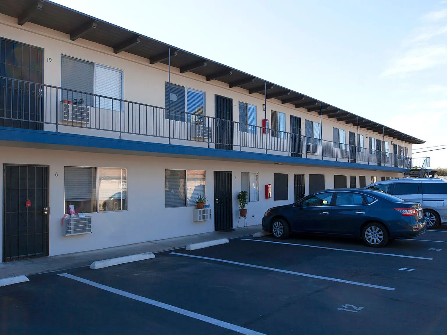 La Mesa Palms — Photo 3