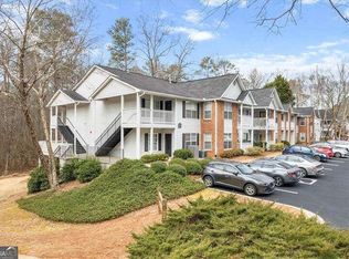 322 Streamside Dr, Roswell, GA 30076