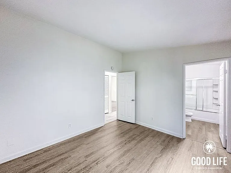 3927-33 33rd St #3927 — Photo 12
