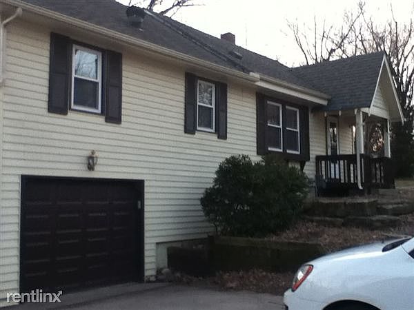 1st image of 1001 NE Lindberg Dr