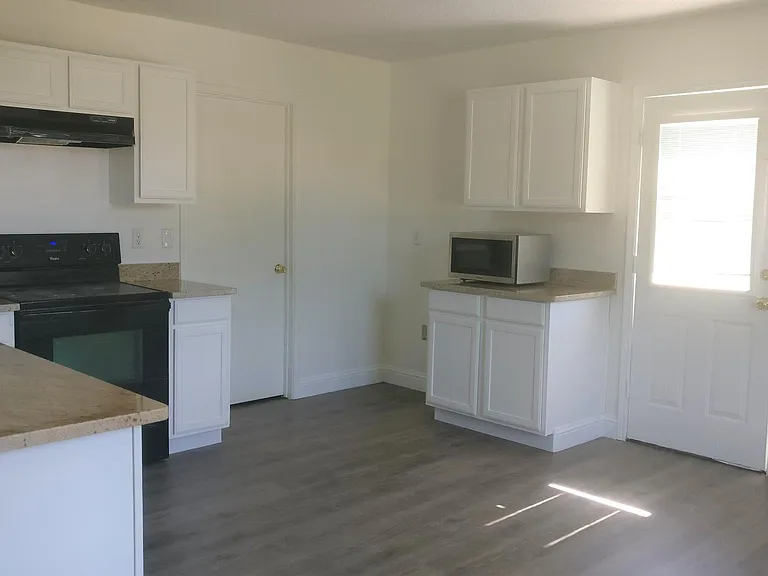 2644 Windy Point Ct — Photo 4