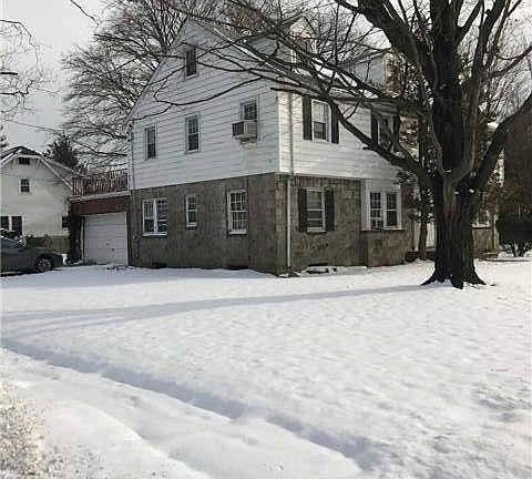 5th image of 180 Hempstead Ave