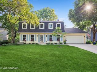 2S560 Seneca Dr, Wheaton, IL 60189