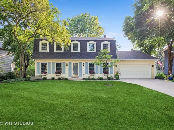 2S560 Seneca Dr, Wheaton, IL 60189