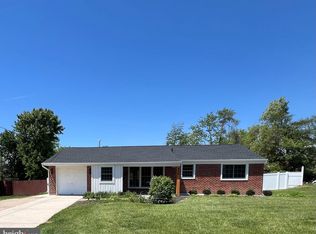 400 Deb Ln, Warminster, PA 18974
