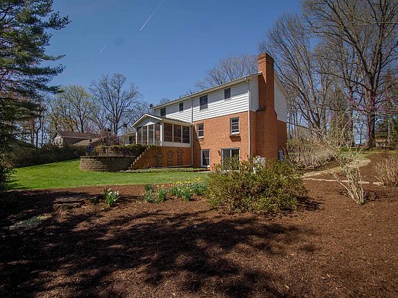 4th image of 2803 Heritage Ln