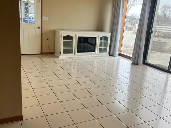 881 Bishop Rd #A, Sunnyside, WA 98944