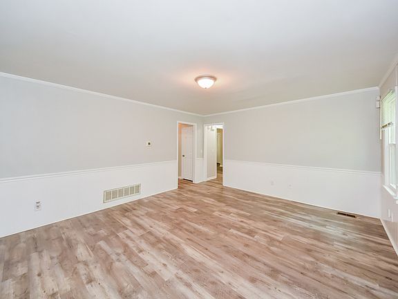 2nd image of 118 Bickleigh Rd