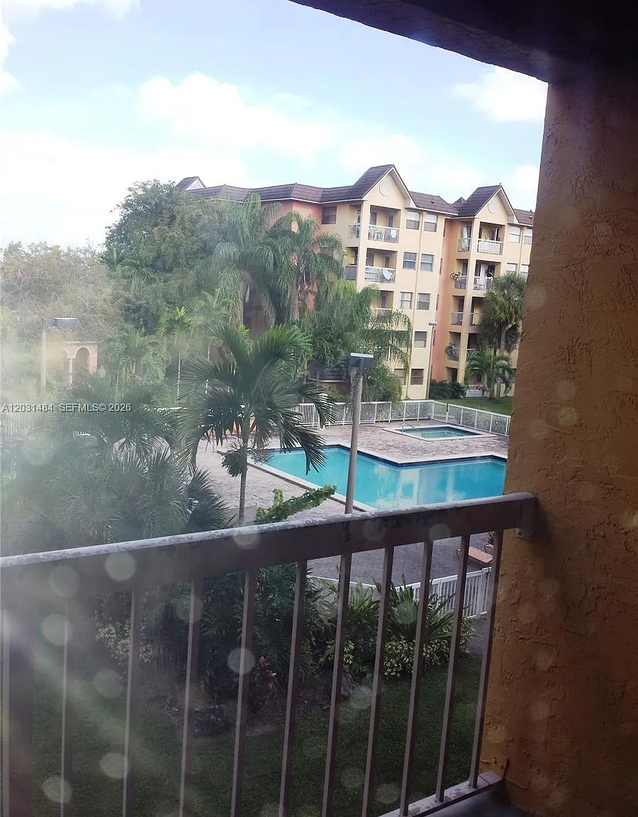Las Vistas At Doral Condo — Photo 4