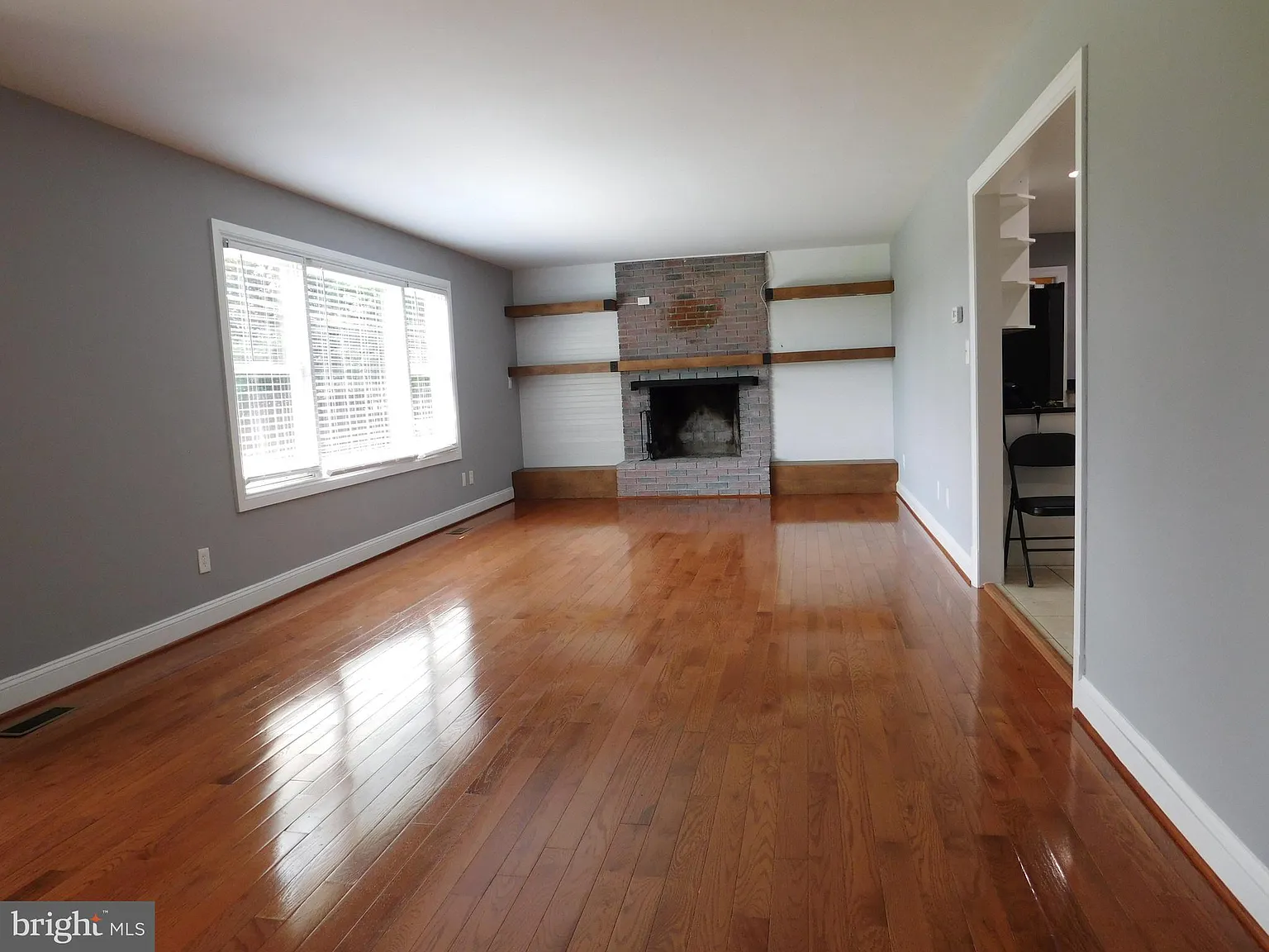 4 bed, 2.5 bath, 2122 sqft, $4,500 — Photo 3