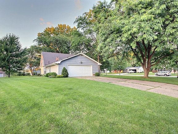3rd image of 3009 Rockwood Dr
