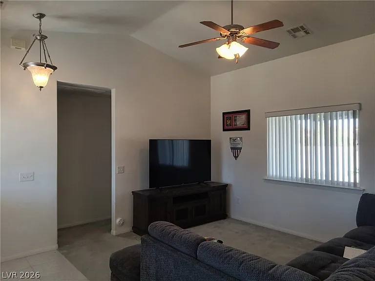 546 Elsie Ln — Photo 4