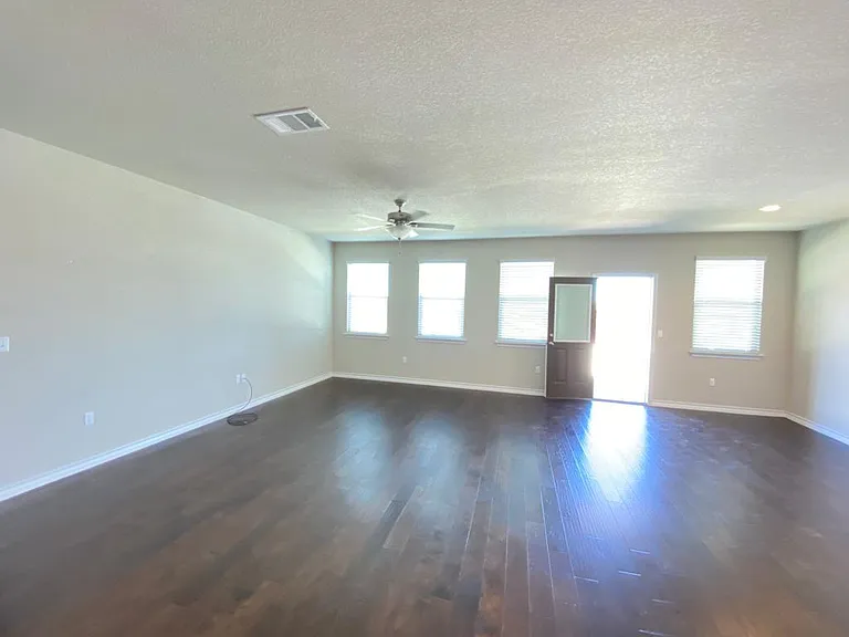 5904 Daly Dr — Photo 6