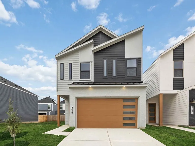 3014 La Rambla Dr — Photo 1