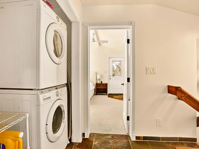 2215 Meade St — Photo 16